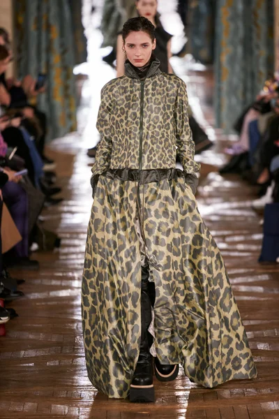 Look 15